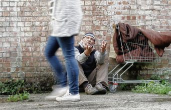 A Invisibilidade do Morador de Rua: Uma Realidade Ignorada pela Sociedade