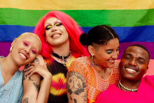 Consequências Cruéis do Preconceito: Adolescentes LGBTQI+ e a Dura Realidade das Ruas LGBTQI+