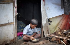 Como se combate a pobreza e a miséria?