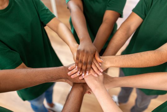 Como Ajudar Moradores de Rua: Guia Prático para Fazer a Diferença Como ajudar moradores de rua