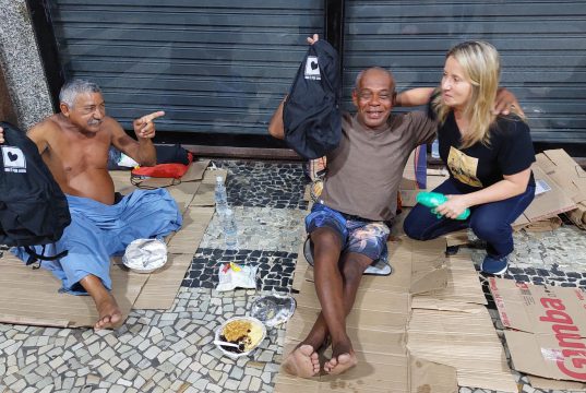 Contribuindo para a Mudança: Como Você Pode Ajudar uma ONG no Processo de Assistência à População em Situação de Rua Como ajudar uma pessoa em situação de rua