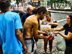 Levando Esperança e Alimento: A Iniciativa da ONG É Por Amor na Distribuição de Quentinhas para Moradores de Rua Distribuição de Quentinhas