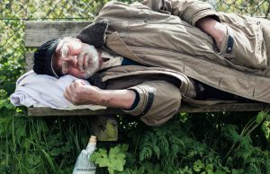 Como uma Pessoa Acaba se Tornando Moradora de Rua?