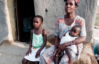 Negociações de Ausências e Presenças: Um Olhar sobre a Vida de Mulheres Mães em Favelas