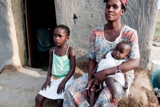 Negociações de Ausências e Presenças: Um Olhar sobre a Vida de Mulheres Mães em Favelas