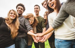 Como o Voluntariado Ajuda na Recolocação Profissional