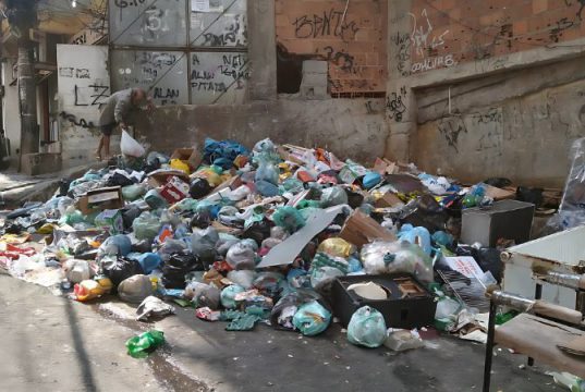 Por que as favelas são tão sujas? Repensando o Coletivo e o Ambiente