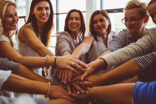 O Poder da Mulher no Voluntariado e no Terceiro Setor: Transformando o Mundo com Solidariedade