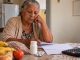 Quando o benefício não basta: por que tantos idosos precisam escolher entre comida, remédio e contas